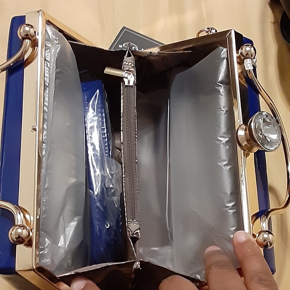 Purse - Picture 2 of 4